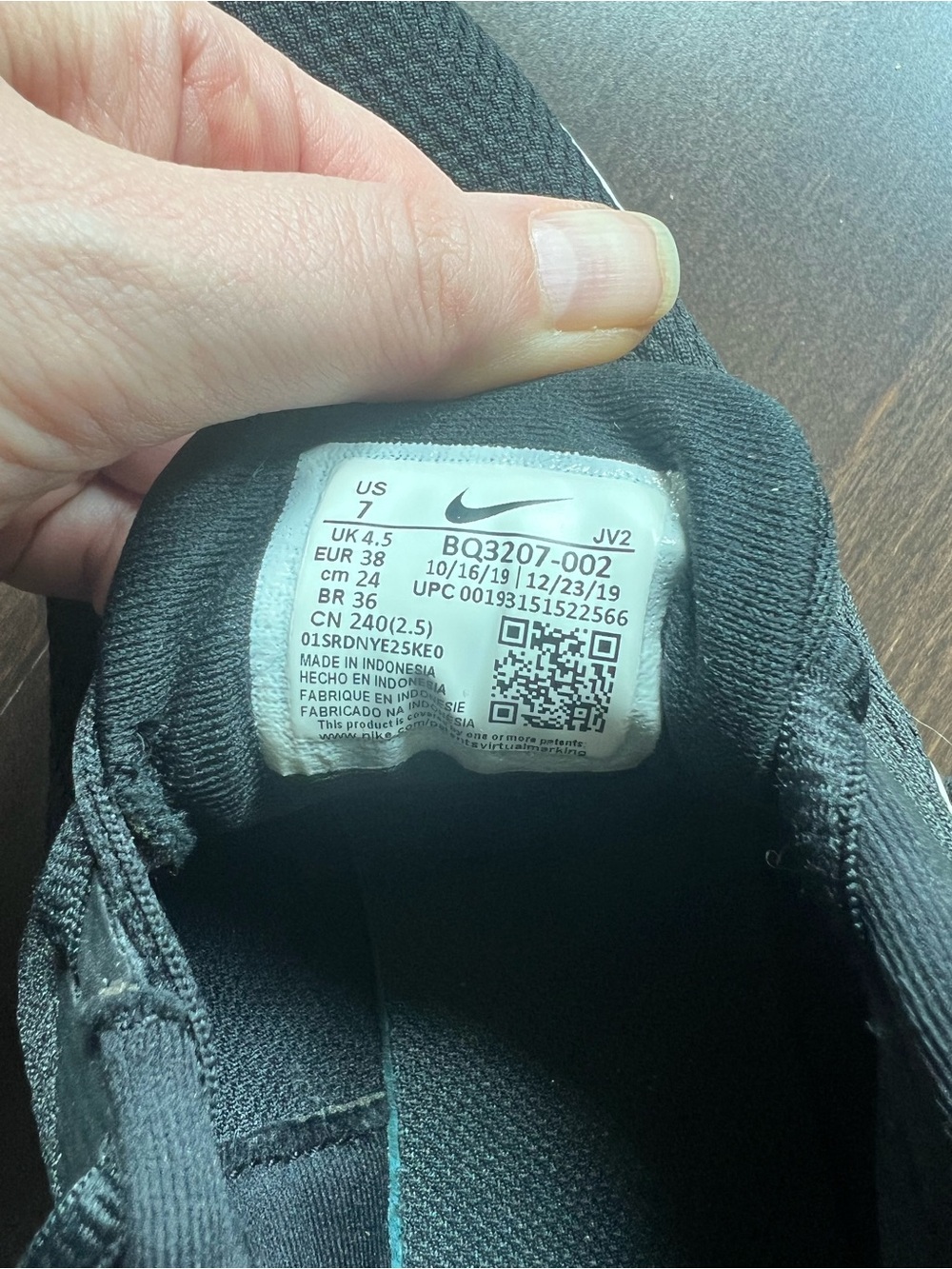 Nike Black and White Athletic Running Sneakers - Picture 6 of 6
